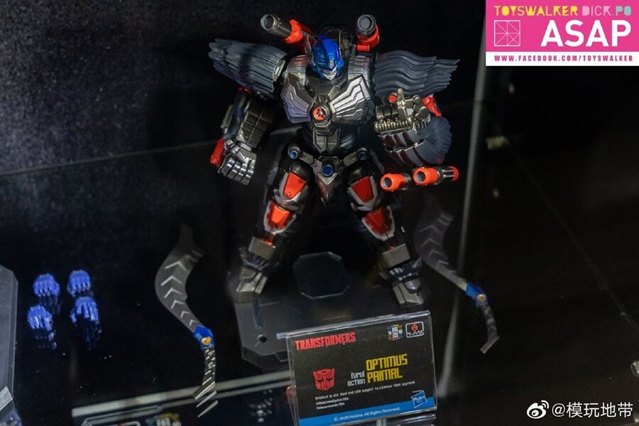 Flame Toys Furai Action Optimus Primal  (3 of 6)